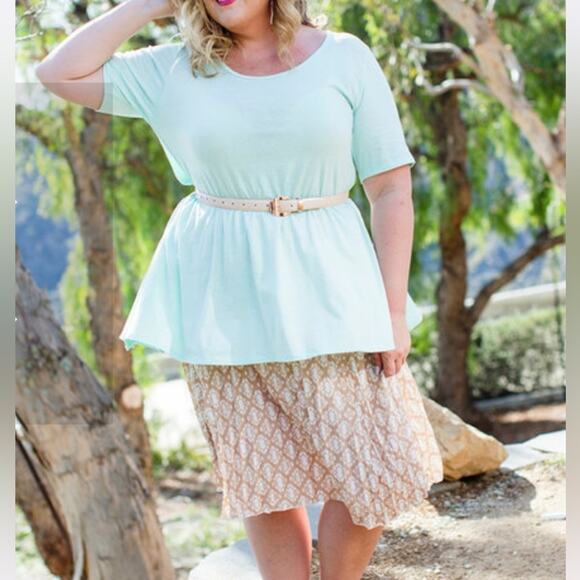 LuLaRoe Perfect T Football Print Neutral Black White Total Comfort Team Spirit M - Picture 10 of 14